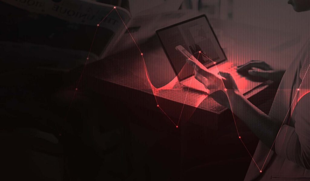 Ruky nad tabletom a grafy business intelligence